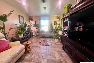 402 Dunn St, Yoakum, TX 77995 - Photo 7