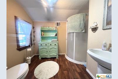 402 Dunn Street, Yoakum, TX 77995 - Photo 23