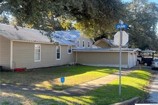 402 Dunn St, Yoakum, TX 77995 - Photo 45