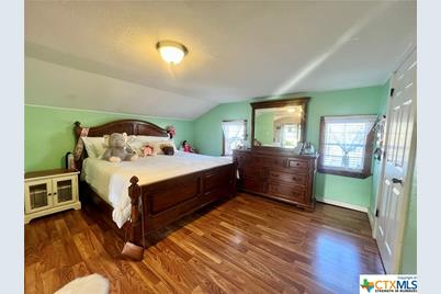 402 Dunn Street, Yoakum, TX 77995 - Photo 21