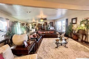 402 Dunn St, Yoakum, TX 77995 - Photo 5