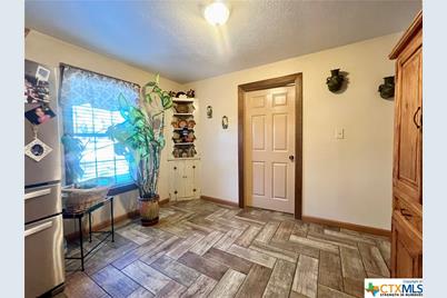 402 Dunn Street, Yoakum, TX 77995 - Photo 17