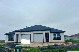 123 W Aimable St, Port Lavaca, TX 77979 - Photo 1