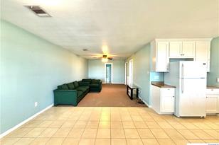 512 W Adams St, Port O'Connor, TX 77982 - Photo 9