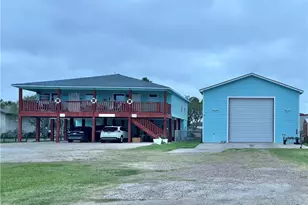 512 W Adams St, Port O'Connor, TX 77982 - Photo 3