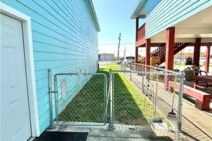 512 W Adams St, Port O'Connor, TX 77982 - Photo 23