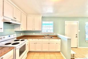 512 W Adams St, Port O'Connor, TX 77982 - Photo 5