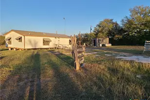 1023 Sierra Dr, Lockhart, TX 78644 - Photo 1