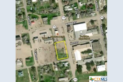526 W Main Street, Yorktown, TX 78164 - Photo 7