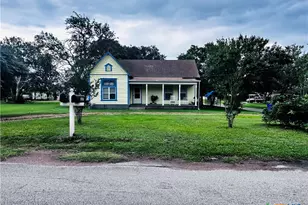 317 Crittenden St, Yoakum, TX 77995 - Photo 25