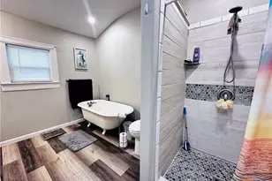 317 Crittenden St, Yoakum, TX 77995 - Photo 13