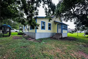 317 Crittenden St, Yoakum, TX 77995 - Photo 19