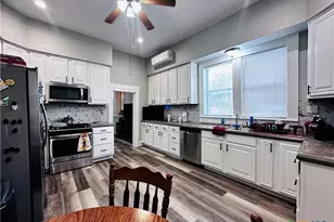 317 Crittenden St, Yoakum, TX 77995 - Photo 17