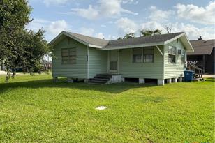 103 S Washington Ave, Port O'Connor, TX 77982 - Photo 1