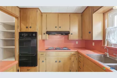 6421 Fm 1117, Seguin, TX 78155 - Photo 11