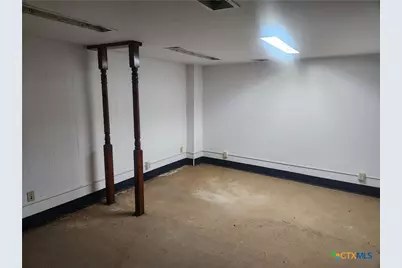 201 Morris Street, Yoakum, TX 77995 - Photo 11