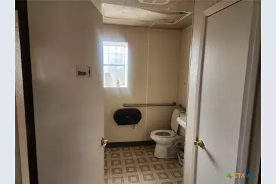 201 Morris Street, Yoakum, TX 77995 - Photo 13