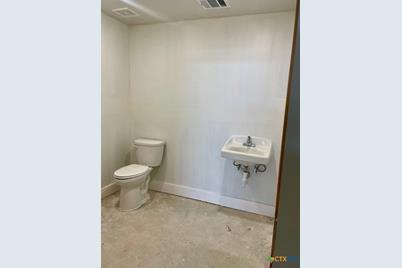 412 W Batte Street #B, Cameron, TX 76520 - Photo 9