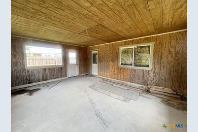 305 E Second Street, Cuero, TX 77954 - Photo 9