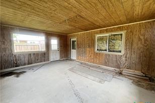 305 E Second St, Cuero, TX 77954 - Photo 9