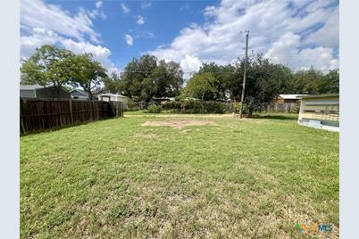 305 E Second Street, Cuero, TX 77954 - Photo 17
