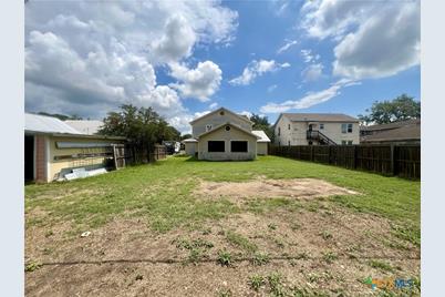 305 E Second Street, Cuero, TX 77954 - Photo 19