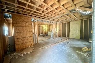 305 E Second St, Cuero, TX 77954 - Photo 3