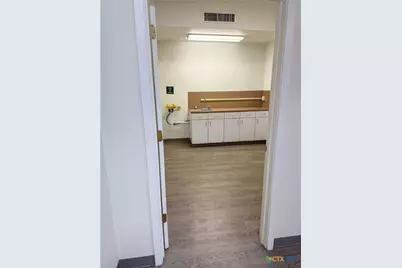 2112 N Navarro, Victoria, TX 77901 - Photo 9