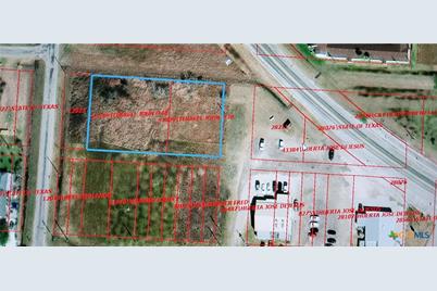 809 W Austin Avenue, Seadrift, TX 77983 - Photo 3