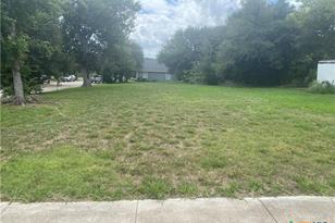 900 S Cameron St, Victoria, TX 77901 - Photo 1