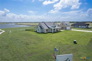 105 N Redfish Retreat Dr, Port Lavaca, TX 77979 - Photo 5