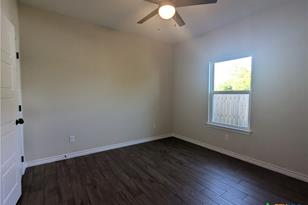 1704 E Ave G, Lampasas, TX 76550 - Photo 7