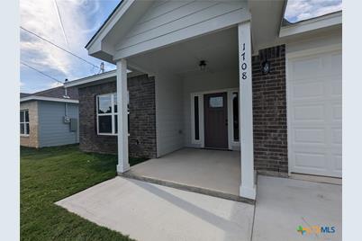 1708 E Ave G, Lampasas, TX 76550 - Photo 3