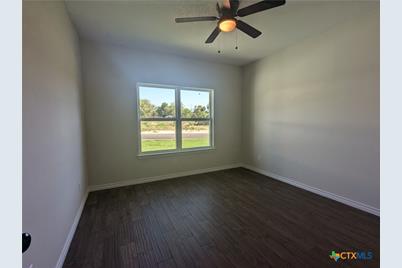 1708 E Ave G, Lampasas, TX 76550 - Photo 5