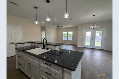 1708 E Ave G, Lampasas, TX 76550 - Photo 13