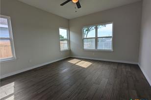 1708 E Ave G, Lampasas, TX 76550 - Photo 15