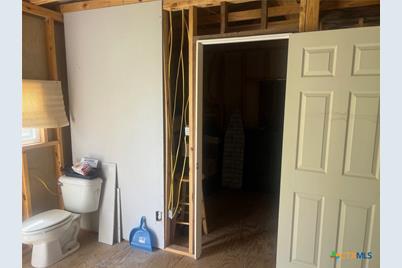 906 4th Street, Edna, TX 77957 - Photo 7