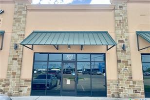 3202 N Navarro St, Victoria, TX 77901 - Photo 1