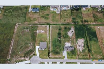 664 Dayspring, Victoria, TX 77904 - Photo 3