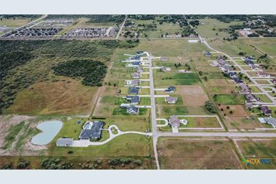 690 Dayspring, Victoria, TX 77904 - Photo 5