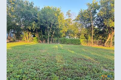 615 E Walnut Street, Seguin, TX 78155 - Photo 1