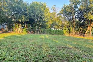 615 E Walnut St, Seguin, TX 78155 - Photo 1