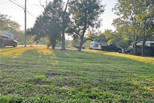 615 E Walnut St, Seguin, TX 78155 - Photo 7