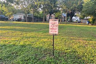 615 E Walnut St, Seguin, TX 78155 - Photo 3