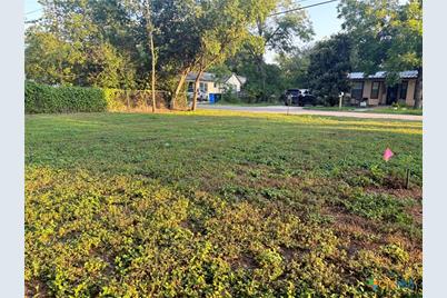 615 E Walnut Street, Seguin, TX 78155 - Photo 5