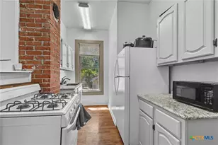 527 W San Antonio St, San Marcos, TX 78666 - Photo 35