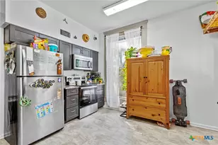 527 W San Antonio St, San Marcos, TX 78666 - Photo 9