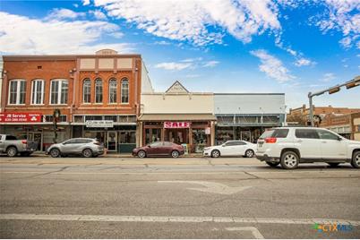 112 E Court Street, Seguin, TX 78155 - Photo 1