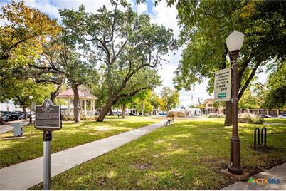 112 E Court Street, Seguin, TX 78155 - Photo 21