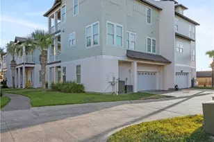 114 Lavaca Cir, Rockport, TX 78382 - Photo 3